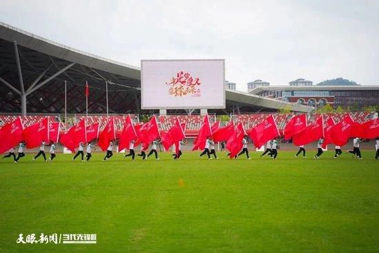 但自从萨利哈米季奇被解雇以来，谈判中断了很长一段时间，现在谈判已经恢复，球员的经纪人要求更高的薪水，情况变得复杂起来。